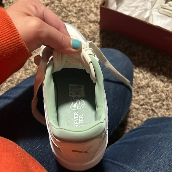 Women Puma’s platform size 6.5 FINAL Price firm on this - Picture 3 of 8